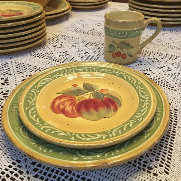 Chris Madden Marsala Home Collection for JC Penney 16-Piece Dinner Set - Picture 2 of 15